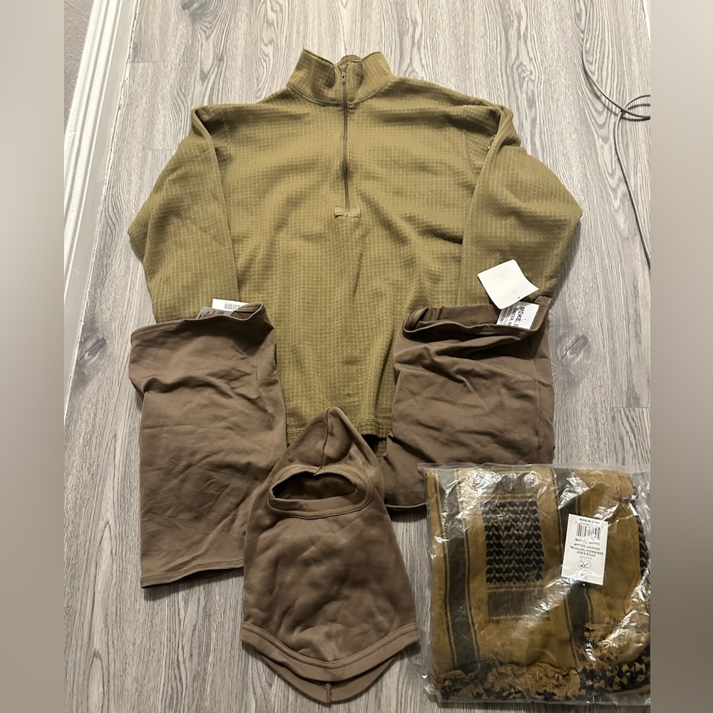BROWN POLYPRO POLYPROPYLENE ECWCS COLD WEATHER THERMAL UNDERSHIRT AND HOOD GEAR